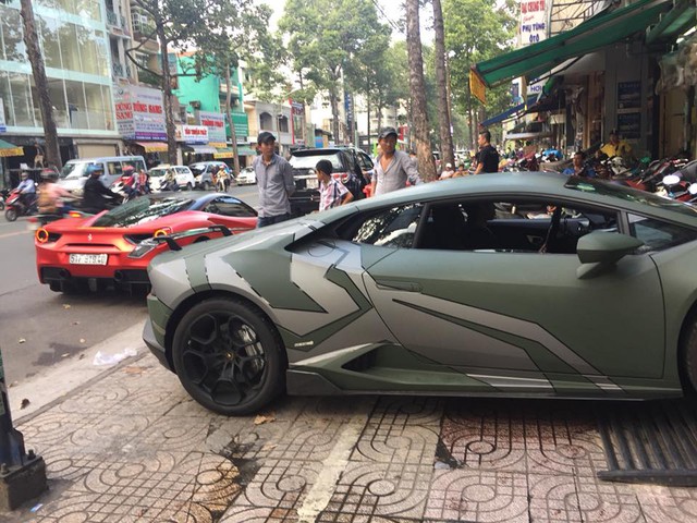 Sau hành trình 1.000 km, siêu xe Lamborghini Huracan biển san bằng tất cả xuất hiện tại Sài thành - Ảnh 4.