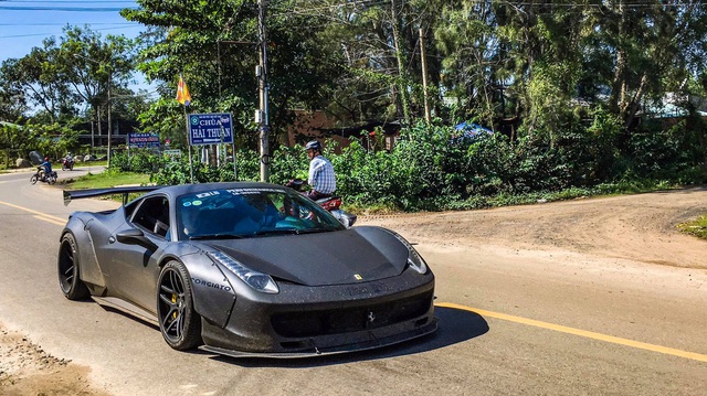 Siêu xe Ferrari 458 Italia độ Liberty Walk độc nhất Việt Nam lại thay áo mới