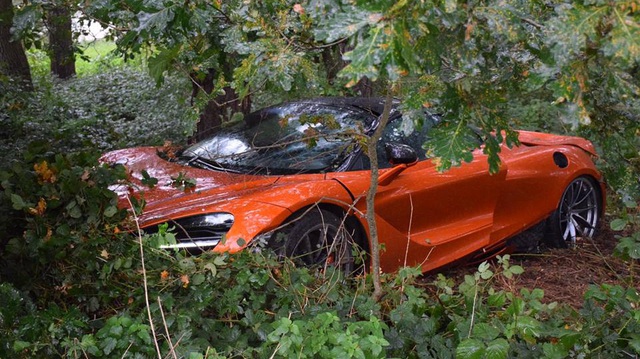 Đây là vụ tai nạn hiếm hoi của siêu xe McLaren 720S