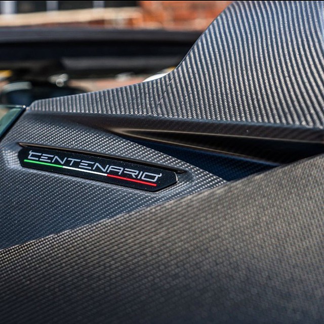 Cận cảnh Lamborghini Centenario mui trần 2 triệu USD đầu tiên được bàn giao cho khách hàng - Ảnh 10.