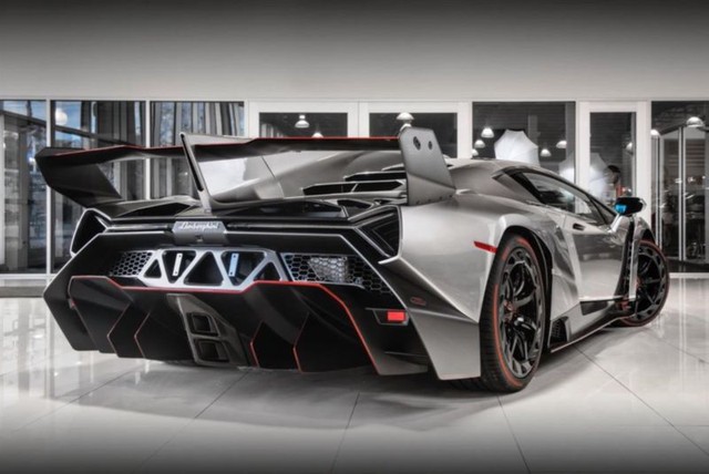 Sau 4 năm ra mắt, quái vật Lamborghini Veneno đã qua sử dụng có giá rao bán 217 tỷ Đồng - Ảnh 3.
