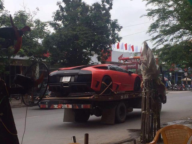 Bò già Lamborghini Murcielago đầu tiên tại Việt Nam lại dở chứng trên phố - Ảnh 4.