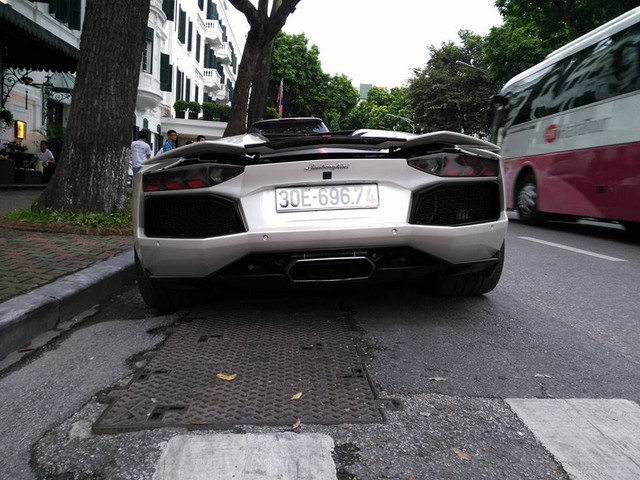 Lamborghini Aventador mui trần của đại gia Hà Nội tái xuất trên phố với bộ áo lạ mắt - Ảnh 6.