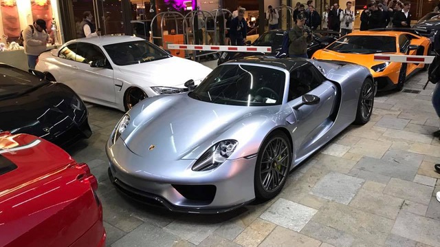 "Rừng" siêu xe đình đám tụ tập tại Monaco