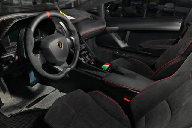 Sau 4 năm ra mắt, quái vật Lamborghini Veneno đã qua sử dụng có giá rao bán 217 tỷ Đồng - Ảnh 4.