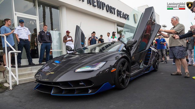 12 chiếc siêu xe hàng hiếm Lamborghini Aventador SV đủ màu sắc xuất hiện tại Mỹ - Ảnh 8. 12 chiếc siêu xe hàng hiếm Lamborghini Aventador SV đủ màu sắc xuất hiện tại Mỹ - Ảnh 8.