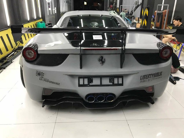 Chiêm ngưỡng bộ áo mới trên siêu xe Ferrari 458 Italia độ Liberty Walk độc nhất Việt Nam - Ảnh 13.