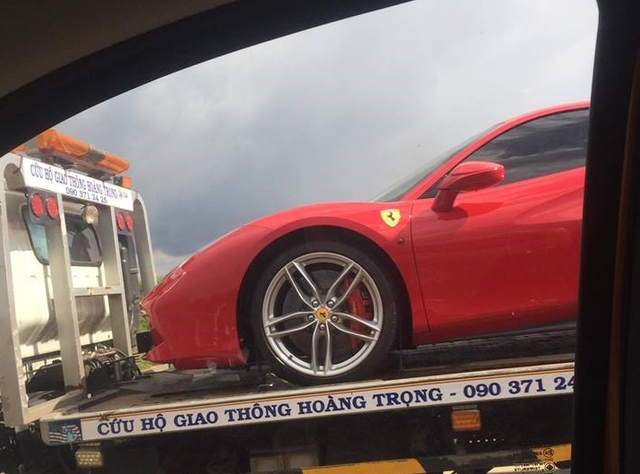 Siêu xe Ferrari 488 GTB bị bắt gặp đang trên đường vận chuyển ra Hà Nội cho ca sĩ Tuấn Hưng - Ảnh 5.