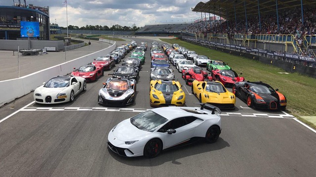 "Đại tiệc" siêu xe ở trường đua TT-Circuit Assen Hà Lan
