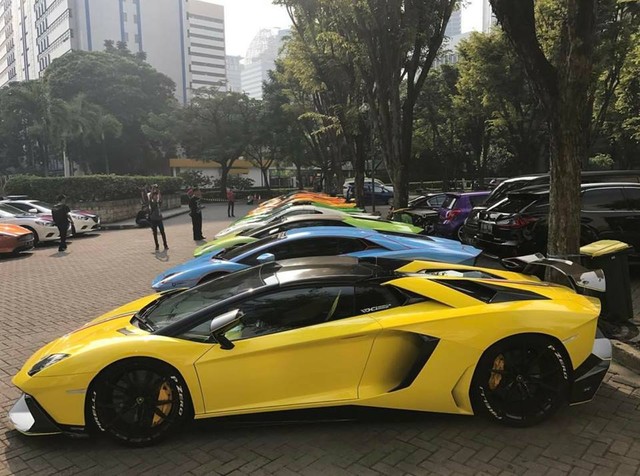 Hơn 30 siêu xe của đại gia Indonesia vây kín khu vực đậu xe tại Jakarta - Ảnh 4.