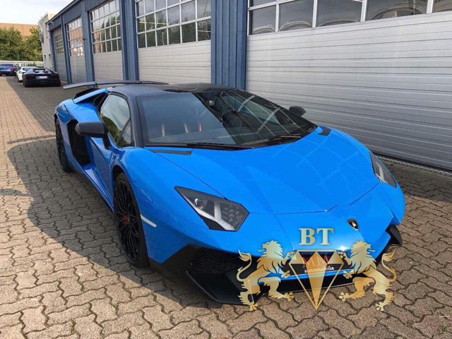 Siêu xe hàng hiếm Lamborghini Aventador SV mui trần thứ 2 nhăm nhe về Việt Nam - Ảnh 1.