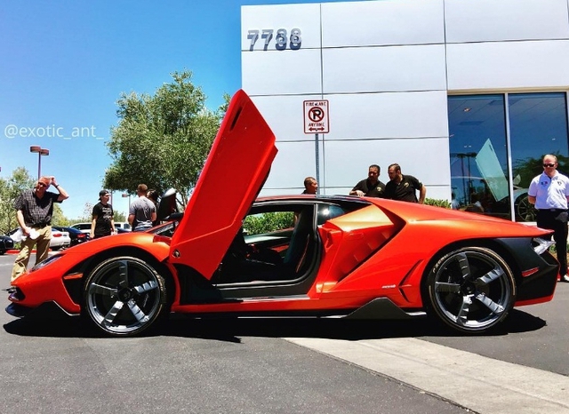 Siêu phẩm Lamborghini Centenario xuất hiện tại kinh đô cờ bạc Las Vegas - Ảnh 3.