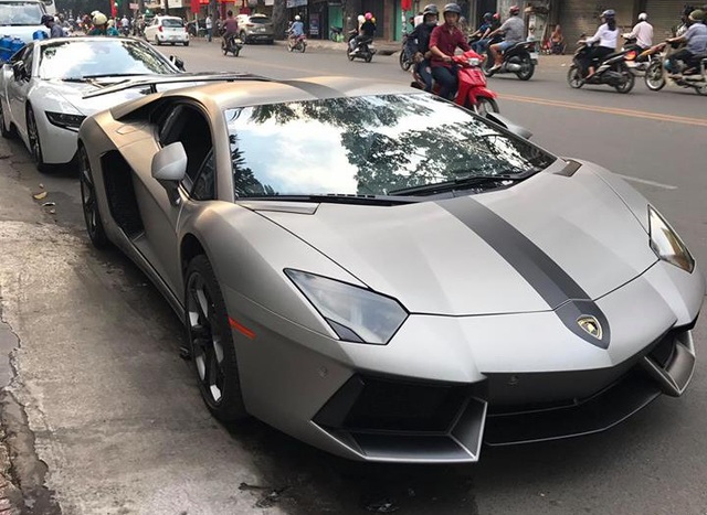 Đại gia Việt chi hơn 300 triệu Đồng độ lại siêu xe Lamborghini Aventador chơi tết - Ảnh 2.