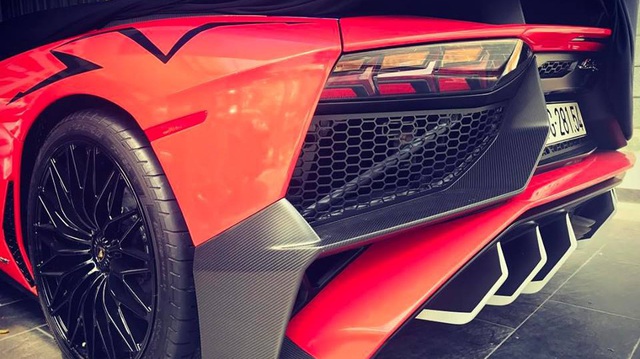 Minh "Nhựa" thay đổi ngoại thất cho siêu xe Lamborghini Aventador SV 32 tỷ Đồng