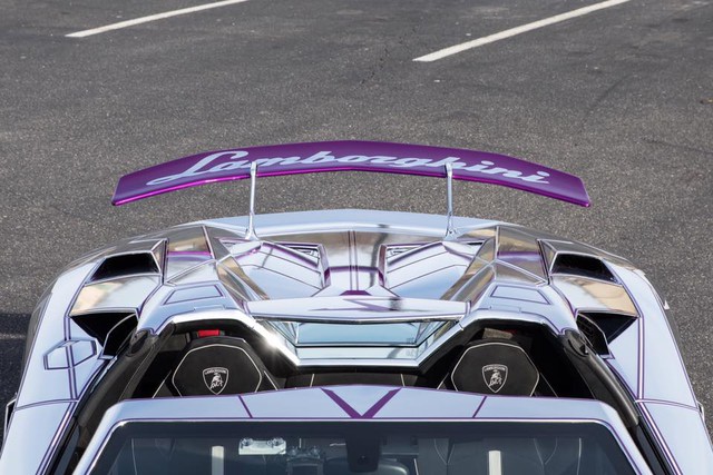 Lamborghini Aventador SV mui trần nổi bật với bộ cánh mạ crôm phối tím - Ảnh 8.