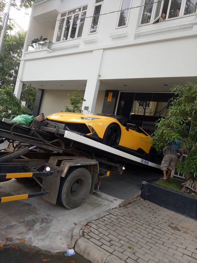 Lamborghini Huracan độ khủng của Cường Đô-la được vận chuyển ra Đà Nẵng - Ảnh 3.