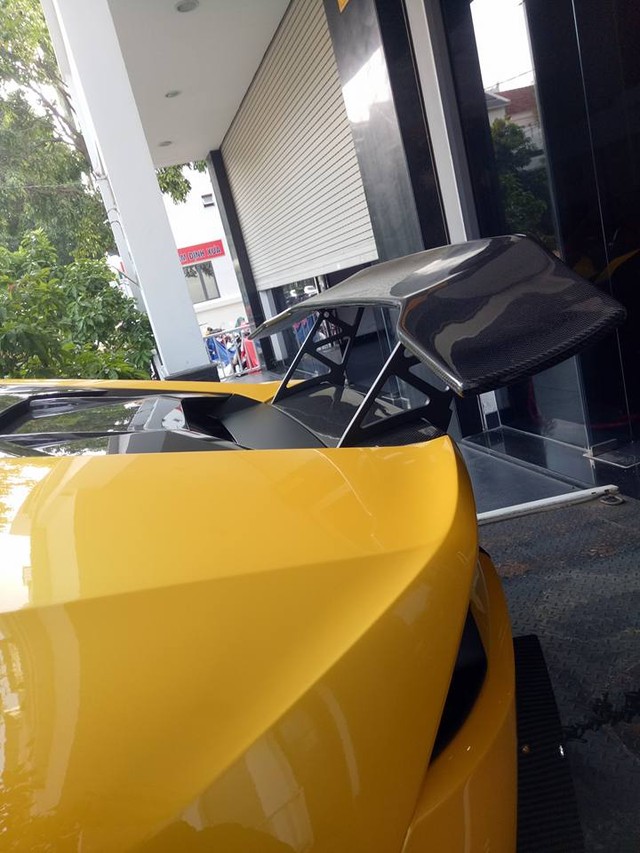 Lamborghini Huracan độ khủng của Cường Đô-la được vận chuyển ra Đà Nẵng - Ảnh 2.