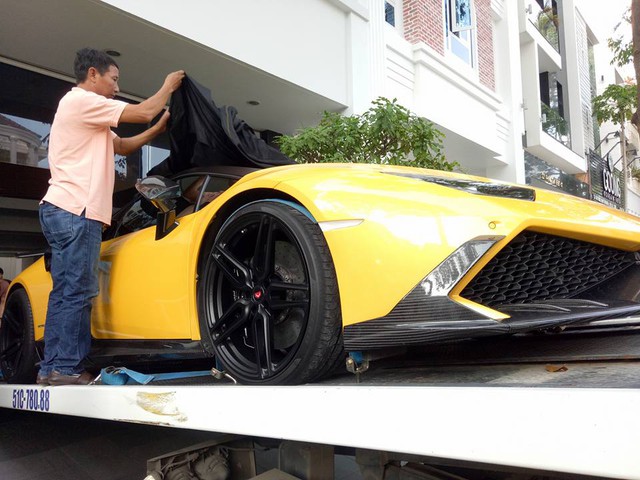 Lamborghini Huracan độ khủng của Cường Đô-la được vận chuyển ra Đà Nẵng - Ảnh 1.