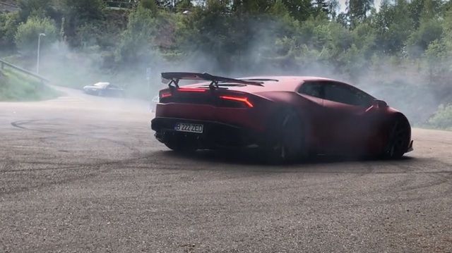 Lamborghini Huracan độ ấn tượng biểu diễn drift