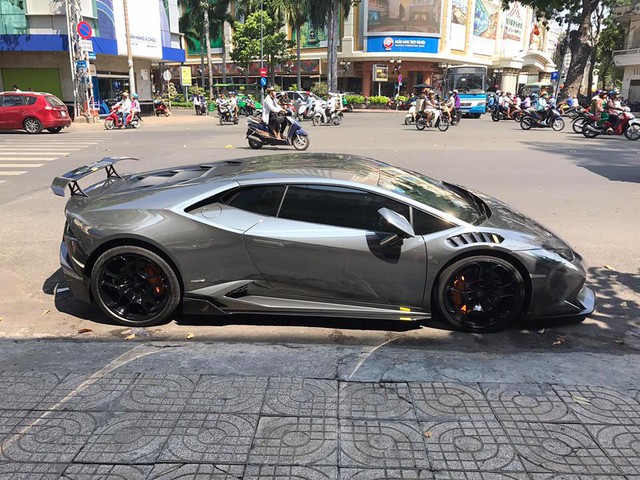 Cận cảnh bộ áo crôm trên Lamborghini Huracan độ Novara Edizione độc nhất Việt Nam - Ảnh 2.