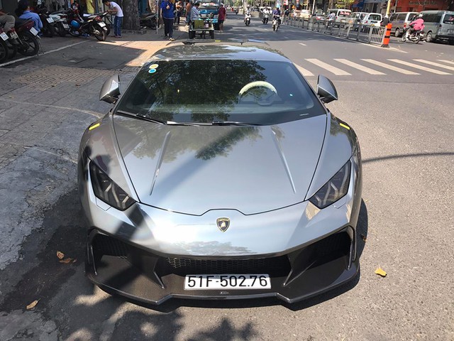 Cận cảnh bộ áo crôm trên Lamborghini Huracan độ Novara Edizione độc nhất Việt Nam - Ảnh 1. Cận cảnh bộ áo crôm trên Lamborghini Huracan độ Novara Edizione độc nhất Việt Nam - Ảnh 1.