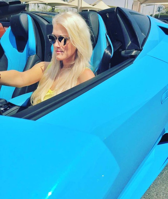 Xem hot girl thuần phục siêu xe Lamborghini Huracan mui trần dễ như ăn kẹo - Ảnh 3.