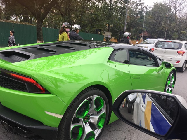 Siêu xe Lamborghini Huracan xanh cốm phượt ra Huế - Ảnh 4.