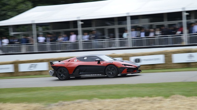 Xem loạt siêu xe trình diễn tại lễ hội Goodwood 2017