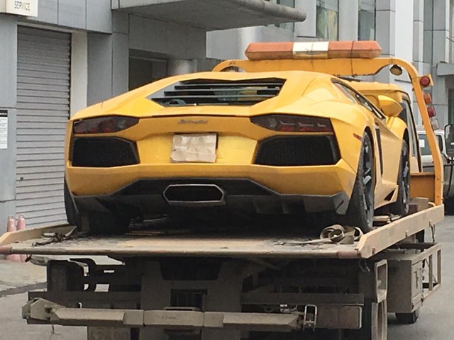 Cặp đôi siêu xe Lamborghini 39 tỷ Đồng được vận chuyển về quê ăn Tết - Ảnh 5.
