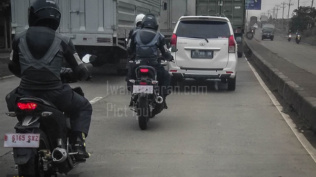 Bắt gặp xe côn tay Yamaha V-Ixion 2017 trên đường phố
