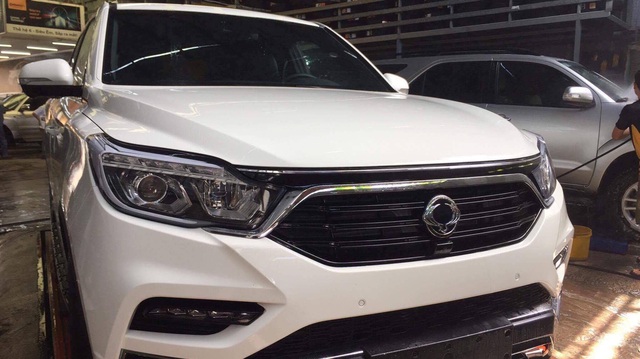Lộ diện ảnh SUV cỡ trung SsangYong Rexton 2018 tại Việt Nam