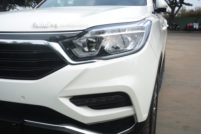 Tóm gọn SUV cỡ trung SsangYong Rexton 2018 - đối thủ sắp ra mắt Việt Nam của Toyota Fortuner - Ảnh 10.