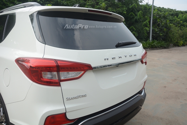 Tóm gọn SUV cỡ trung SsangYong Rexton 2018 - đối thủ sắp ra mắt Việt Nam của Toyota Fortuner - Ảnh 7.