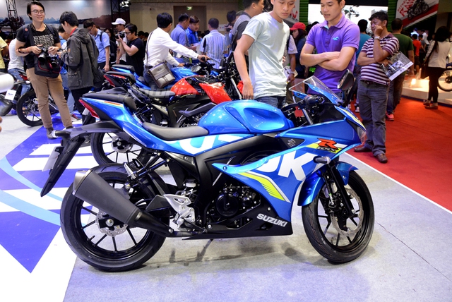Cận cảnh Suzuki GSX-R150, đối thủ chính của Yamaha R15 và Honda CBR150R - Ảnh 4. Cận cảnh Suzuki GSX-R150, đối thủ chính của Yamaha R15 và Honda CBR150R - Ảnh 4.