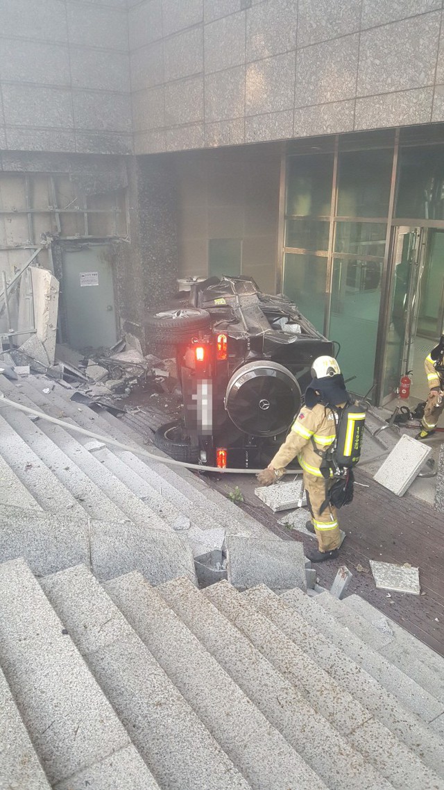 Nam diễn viên Reply 1988 qua đời trong vụ tai nạn giữa Mercedes-Benz G63 AMG và xe Hyundai - Ảnh 2.