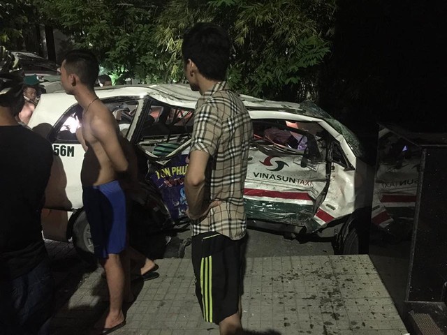 Phú Nhuận: Mazda CX-5 và taxi Vinasun va chạm kinh hoàng, 1 phụ nữ tử vong - Ảnh 2.