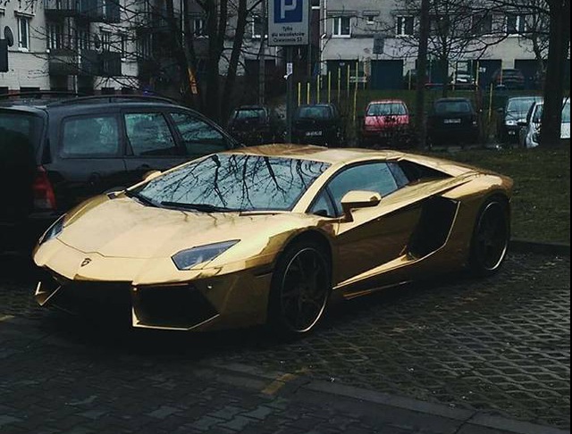 Siêu xe Lamborghini Aventador mạ vàng bị tông nát đầu tại ngã tư - Ảnh 5.