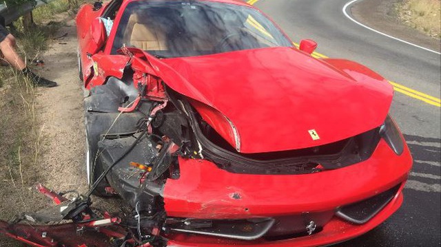 Siêu xe Ferrari F430 nát đầu vì mất lái trên đường đèo - Ảnh 2.