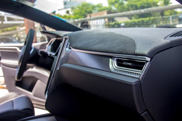 Soi SUV điện Tesla Model X P100D đầu tiên tại Việt Nam - Ảnh 16.
