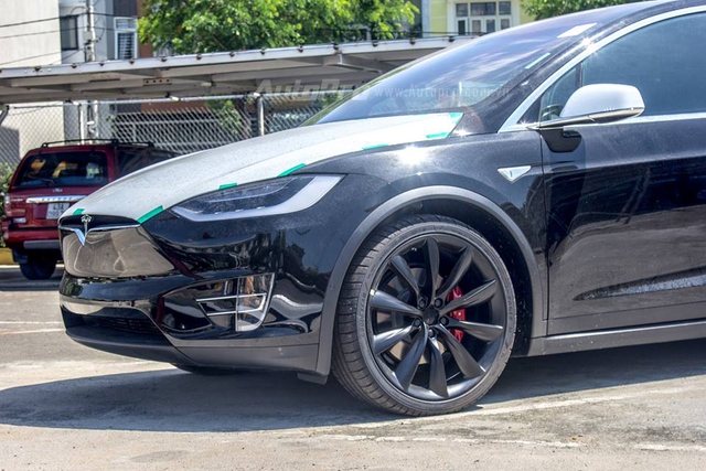 Soi SUV điện Tesla Model X P100D đầu tiên tại Việt Nam - Ảnh 13.