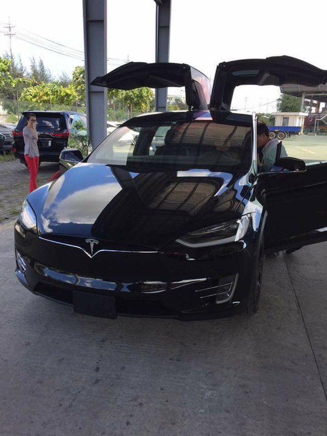SUV điện Tesla Model X P100D thứ 2 cập bến tại Việt Nam, giá từ 8 tỷ Đồng - Ảnh 7.