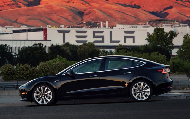 Model 3 - Em út trong nhà Tesla chính thức ra mắt - Ảnh 8.