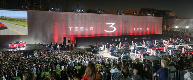 Model 3 - Em út trong nhà Tesla chính thức ra mắt - Ảnh 2.