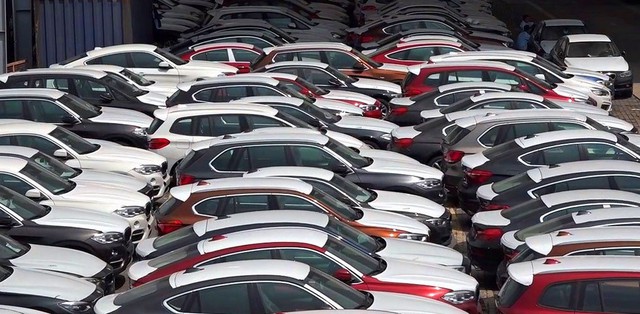 Lô xe BMW từng bị ngừng thông quan bất ngờ được rao bán với giá từ 1 tỷ đồng - Ảnh 2.