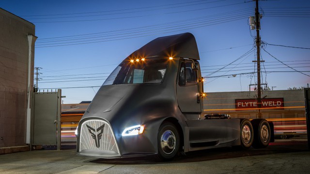 Vừa ra mắt, siêu xe tải điện của Tesla đã gặp đối thủ - Ảnh 4.
