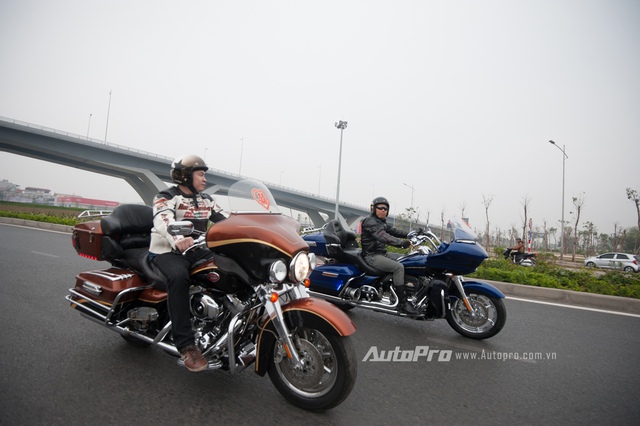Hà Nội: Dàn xe Harley-Davidson hộ tống xe đón dâu - Ảnh 3.