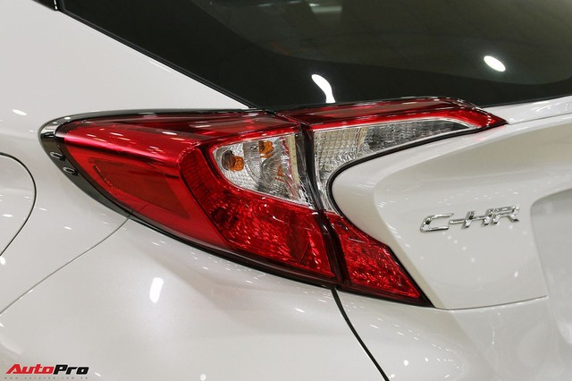 Ảnh chi tiết Toyota C-HR - hàng “hot” Nhật Bản đầu tiên cập bến Việt Nam - Ảnh 4.