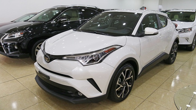 Ảnh chi tiết Toyota C-HR - hàng “hot” Nhật Bản đầu tiên cập bến Việt Nam