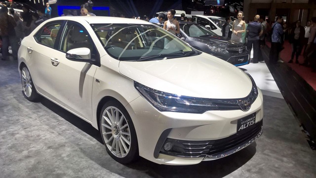 Toyota Corolla Altis 2017 vừa ra mắt Việt Nam có phiên bản đặc biệt mới
