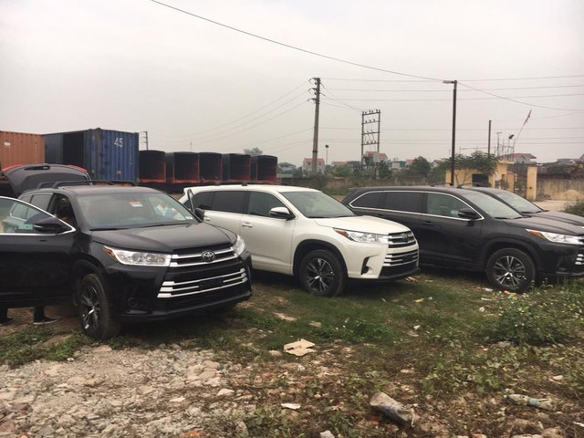 Lô xe Toyota Highlander 2017 đổ bộ Việt Nam đúng dịp Tết - Ảnh 1.